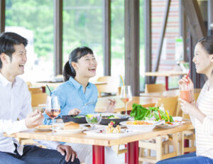 菊名の歯医者、ココセトデンタルクリニックで歯科矯正中の食事のポイントと治療をスムーズに進めるためのコツを解説